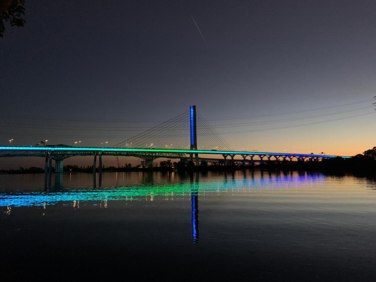 Motel Du Fleuve Броссар Экстерьер фото
