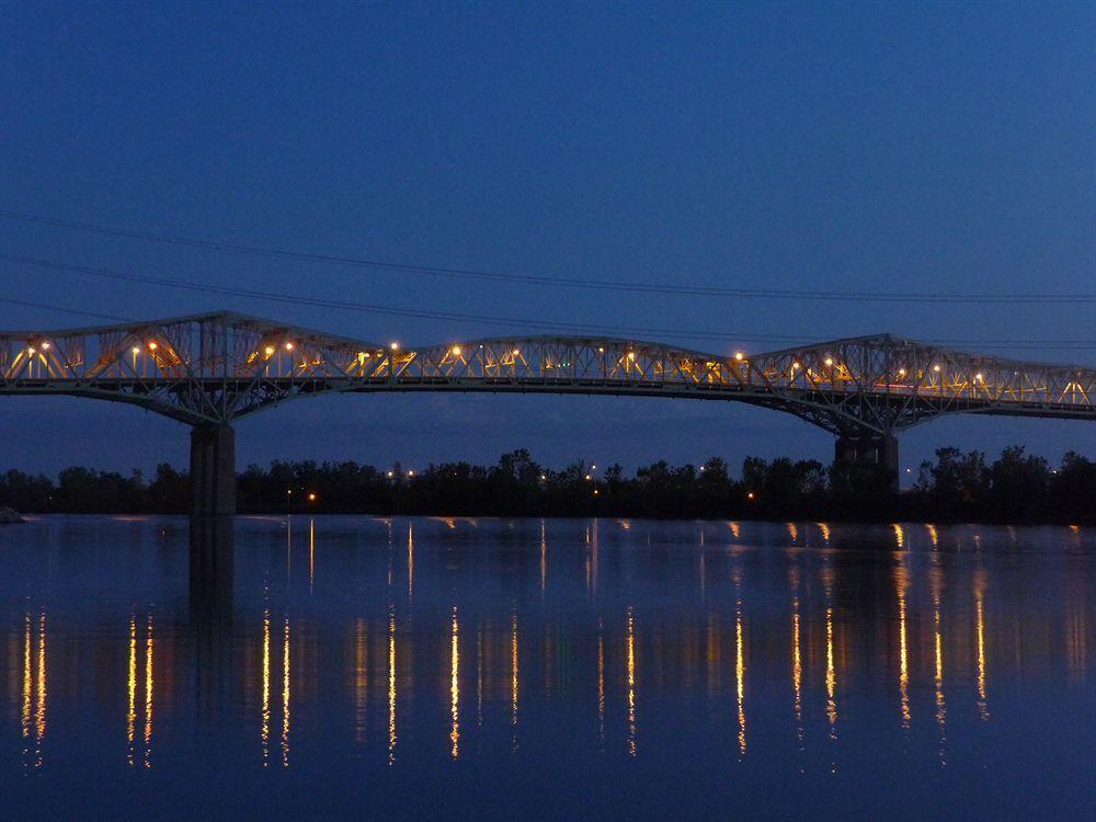 Motel Du Fleuve Броссар Экстерьер фото