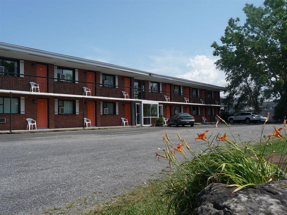 Motel Du Fleuve Броссар Экстерьер фото