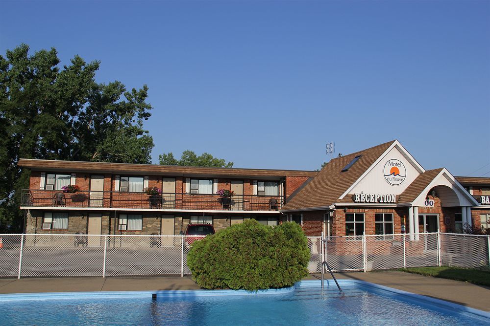 Motel Du Fleuve Броссар Экстерьер фото