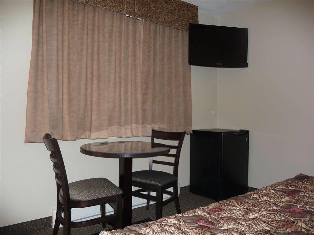 Motel Du Fleuve Броссар Экстерьер фото